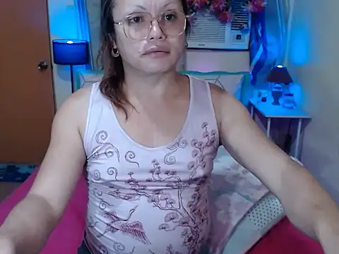 Snapshot of UrAsianPrincessDanie chatting on November 2025 01:46:01 PM UrAsianPrincessDanie online show from November 2025 01:46:01 PM