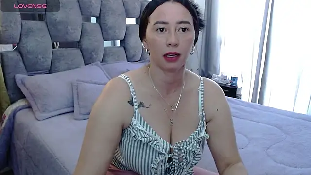 sara hott 1 online show from October 2025 02:54:01 PM