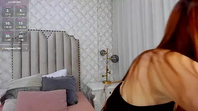 Pia Johnson  online show from December 2024 11:26:01 AM