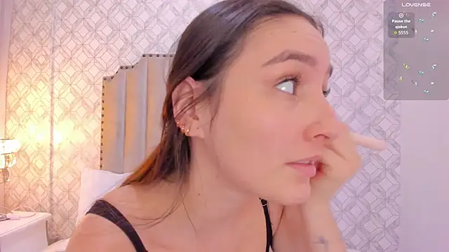 Pia Johnson  online show from November 2025 11:24:01 AM