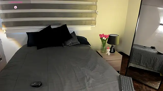 MERIDA TAYLOR online show from April 2026 01:26:01 PM