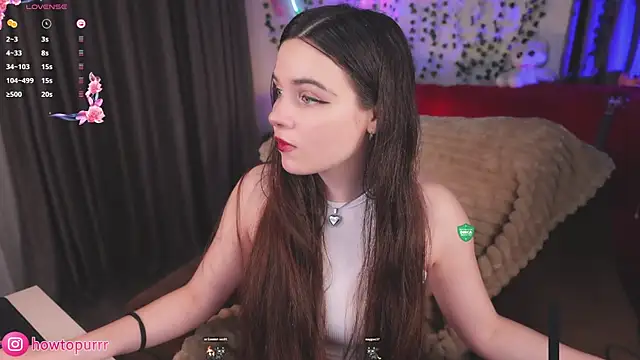 Snapshot of How2Meow chatting on July 2026 05:34:02 PM How2Meow online show from July 2026 05:34:02 PM