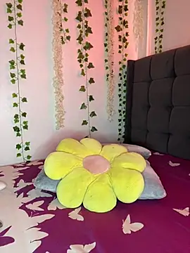 Snapshot of DazedGlade chatting on November 2025 12:47:01 PM DazedGlade online show from November 2025 12:47:01 PM