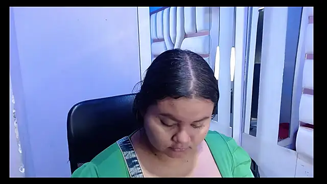 ValenTitis online show from November 2025 08:40:01 PM