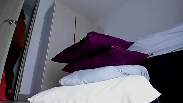 Skarleth69 online show from February 2026 01:43:02 AM