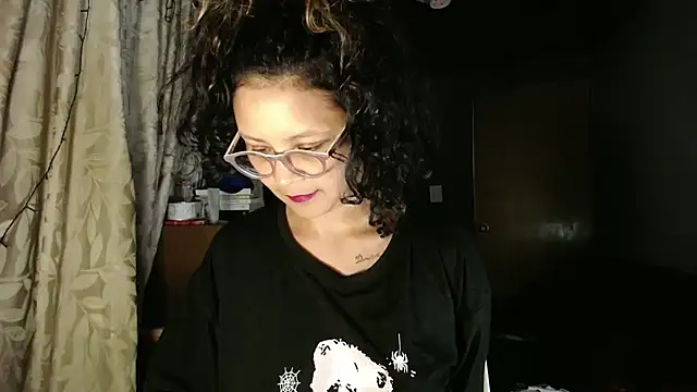 Snapshot of Hathorlove chatting on December 2025 04:06:01 AM Hathorlove online show from December 2025 04:06:01 AM