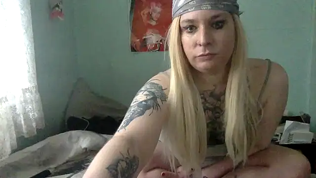 Snapshot of alexabunni chatting on April 2026 04:02:02 PM alexabunni online show from April 2026 04:02:02 PM