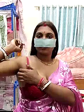 Snapshot of Queen_Dolly chatting on December 2024 06:15:01 PM Queen Dolly online show from December 2024 06:15:01 PM