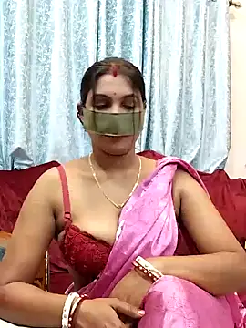 Snapshot of Queen_Dolly chatting on December 2024 05:53:02 PM Queen Dolly online show from December 2024 05:53:02 PM