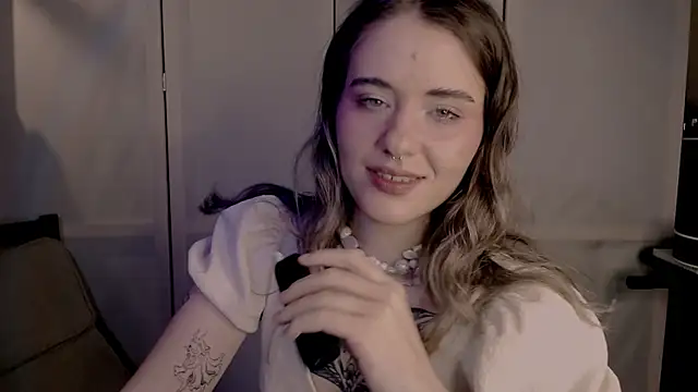 Snapshot of risha_laas chatting on January 2025 07:18:01 PM risha laas online show from January 2025 07:18:01 PM