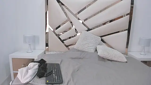 Snapshot of Naughty__Mom chatting on February 2025 07:44:02 PM Naughty Mom online show from February 2025 07:44:02 PM