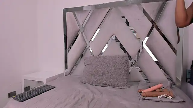 Snapshot of Naughty__Mom chatting on February 2025 06:17:01 PM Naughty Mom online show from February 2025 06:17:01 PM