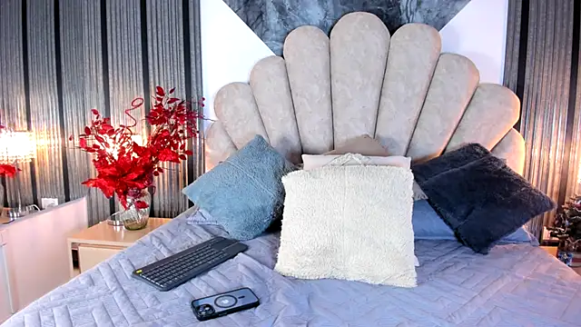 Naughty  Mom online show from January 2026 12:42:01 PM