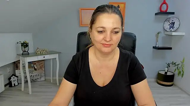 LollaGirl online show from January 2025 04:15:02 AM