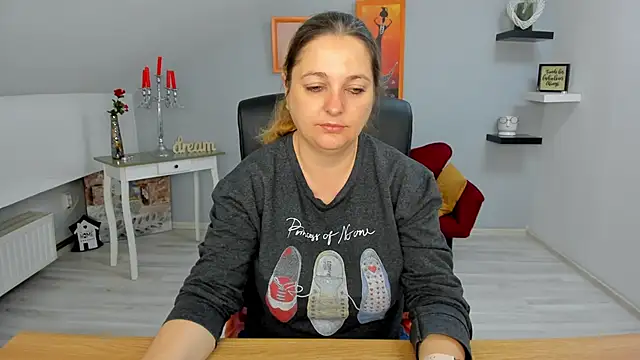 LollaGirl online show from March 2025 04:19:01 AM