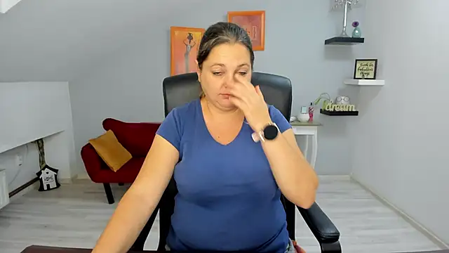 LollaGirl online show from October 2025 03:18:02 AM