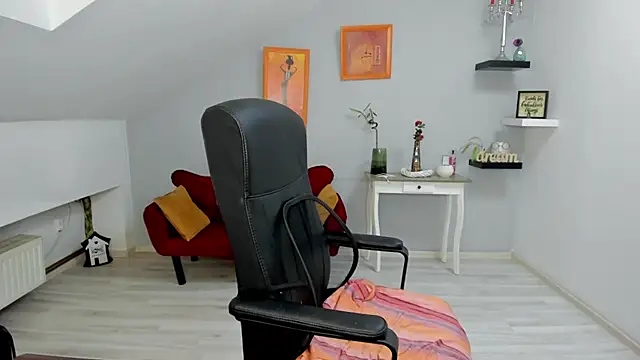 LollaGirl online show from October 2025 03:18:01 AM