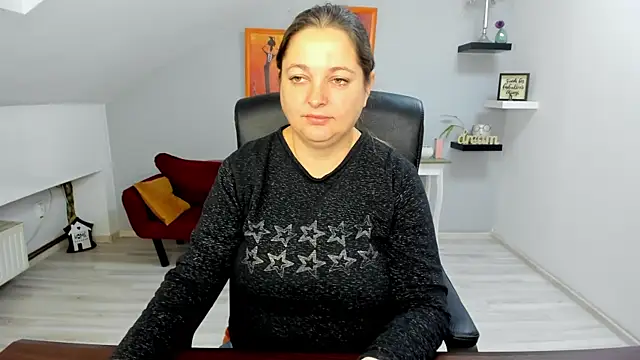 LollaGirl online show from November 2025 04:18:01 AM