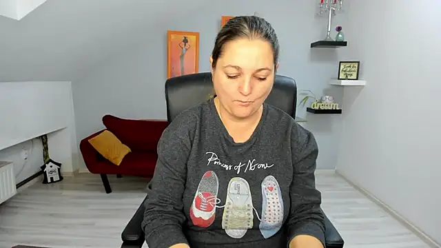 LollaGirl online show from November 2025 04:12:02 AM