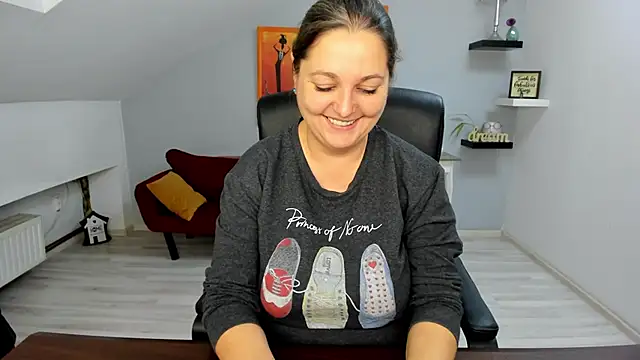 LollaGirl online show from November 2025 04:25:02 AM