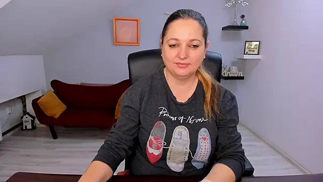 LollaGirl online show from February 2026 04:20:02 AM