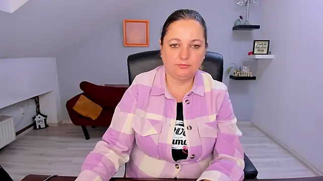 LollaGirl online show from April 2026 03:17:01 AM