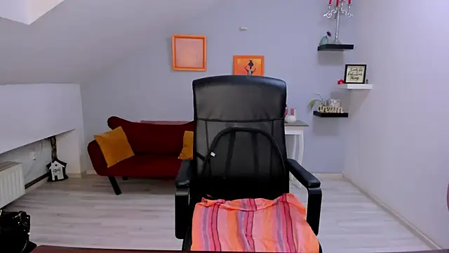 LollaGirl online show from April 2026 03:20:01 AM