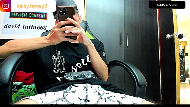 davidlatin66 online show from December 2024 06:37:02 PM