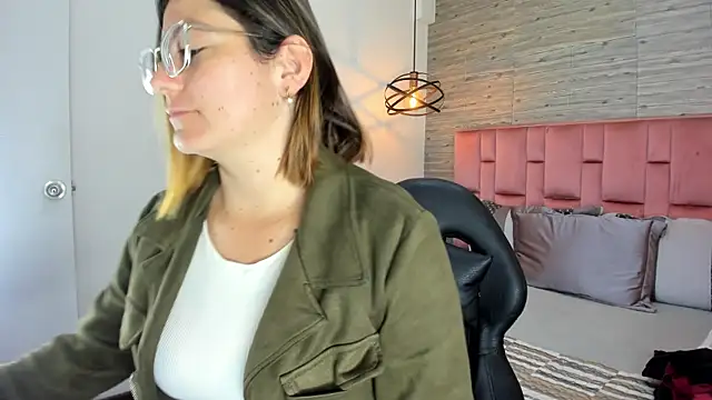 SarahDeyvis online show from October 2025 01:33:02 PM