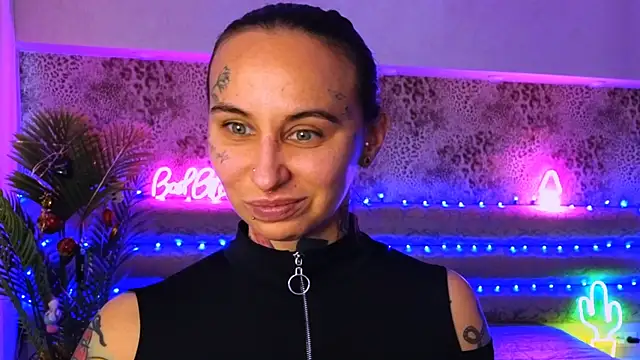 Snapshot of Cool_Freak_ chatting on December 2024 09:21:02 AM Cool Freak online show from December 2024 09:21:02 AM