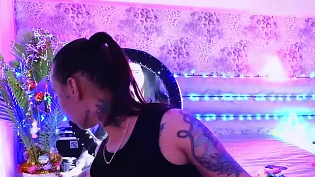 Snapshot of Cool_Freak_ chatting on December 2024 11:25:02 AM Cool Freak online show from December 2024 11:25:02 AM