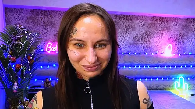 Snapshot of Cool_Freak_ chatting on December 2024 01:06:02 PM Cool Freak online show from December 2024 01:06:02 PM