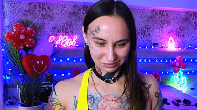 Snapshot of Cool_Freak_ chatting on February 2025 09:34:02 AM Cool Freak online show from February 2025 09:34:02 AM