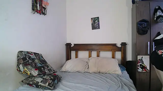 Snapshot of Twink_Temptation chatting on September 2025 08:52:02 PM Twink Temptation online show from September 2025 08:52:02 PM