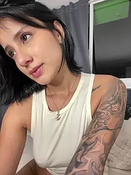 Snapshot of Ale_Lewis chatting on January 2025 11:33:02 PM Ale Lewis online show from January 2025 11:33:02 PM