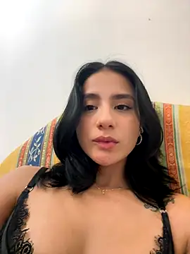 Snapshot of Ale_Lewis chatting on November 2025 06:07:02 PM Ale Lewis online show from November 2025 06:07:02 PM