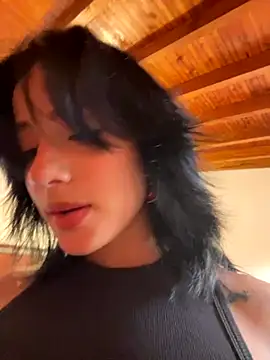 Snapshot of Ale_Lewis chatting on December 2025 10:05:01 PM Ale Lewis online show from December 2025 10:05:01 PM