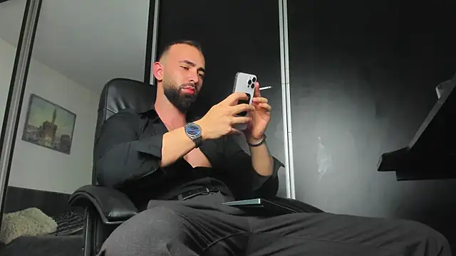 Snapshot of MichaelMasterss chatting on November 2025 08:44:01 PM MichaelMasterss online show from November 2025 08:44:01 PM