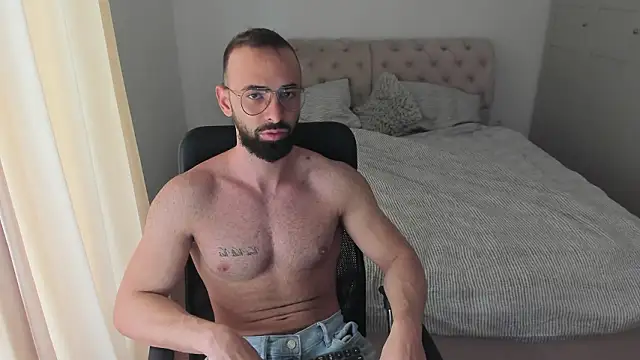 Snapshot of MichaelMasterss chatting on February 2026 10:41:01 AM MichaelMasterss online show from February 2026 10:41:01 AM