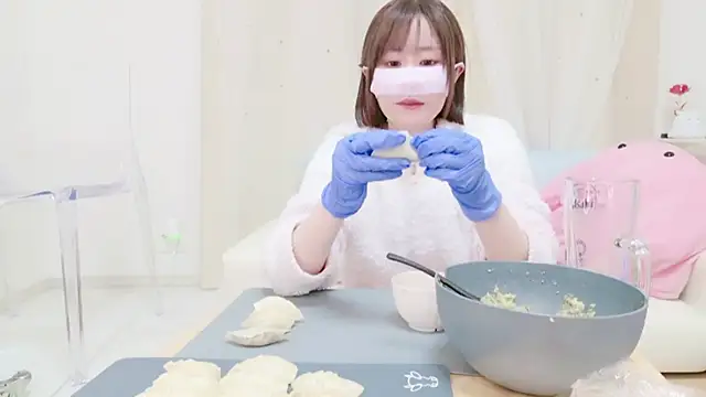 Snapshot of Yuu__k chatting on December 2024 01:00:01 PM Yuu  k online show from December 2024 01:00:01 PM