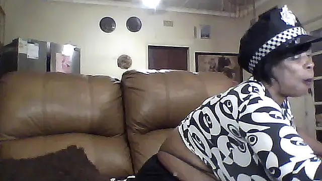 Snapshot of Gucci_Bx chatting on October 2025 10:21:01 PM Gucci Bx online show from October 2025 10:21:01 PM