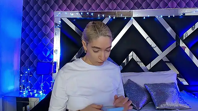 victoriaa lee  online show from February 2026 07:22:01 PM