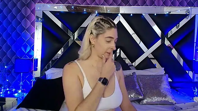 victoriaa lee  online show from March 2026 07:20:02 PM