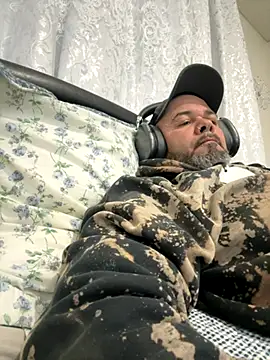 Snapshot of Cristian-Brayan chatting on November 2025 11:10:01 AM Cristian-Brayan online show from November 2025 11:10:01 AM