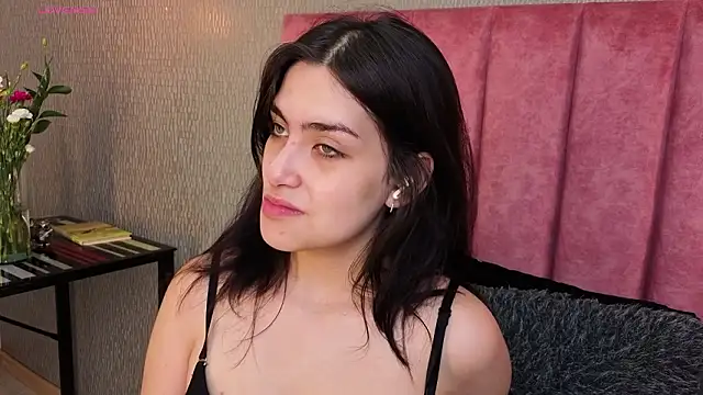 Alexa Thaylor  online show from February 2026 03:44:02 PM