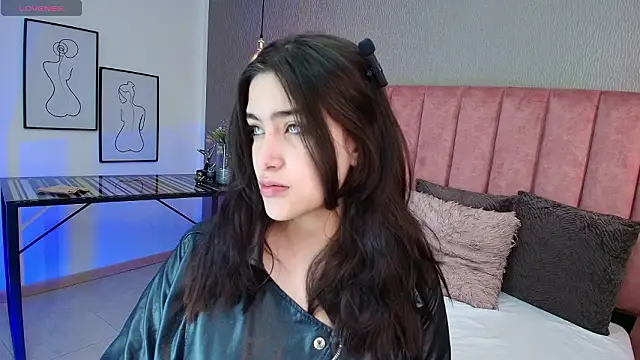 Alexa Thaylor  online show from March 2026 02:20:02 PM