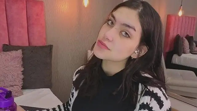 Alexa Thaylor  online show from April 2026 03:01:01 PM