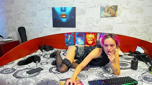 Snapshot of KagamiTayga chatting on January 2025 08:07:02 AM KagamiTayga online show from January 2025 08:07:02 AM