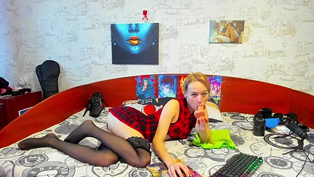 Snapshot of KagamiTayga chatting on March 2025 11:41:01 AM KagamiTayga online show from March 2025 11:41:01 AM