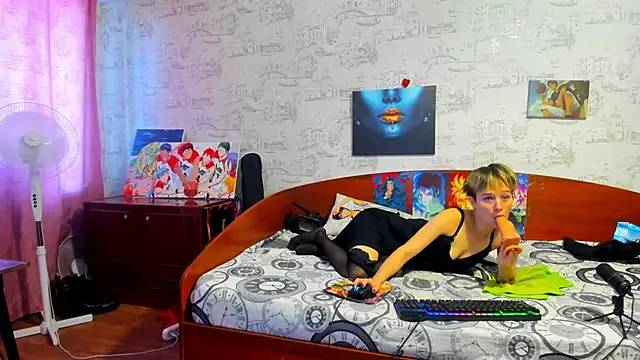 Snapshot of KagamiTayga chatting on September 2025 08:38:01 AM KagamiTayga online show from September 2025 08:38:01 AM